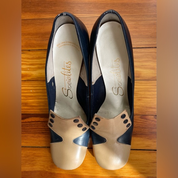 Sweet Vintage Heels - Picture 3 of 7